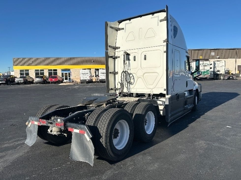 Sleeper Tractor-Heavy Duty Tractors-Freightliner-2022-T12664ST-Greeley-CO-707,370\n\t\tmiles-$ 50,750 - Image 7