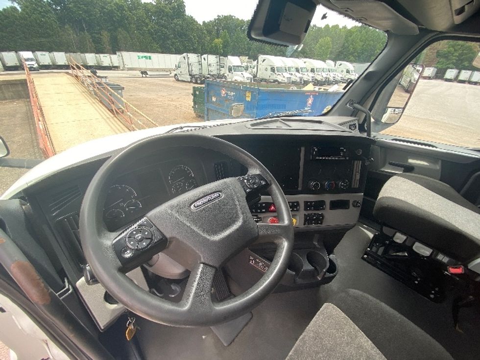 Sleeper Tractor-Heavy Duty Tractors-Freightliner-2022-T12664ST-Greensboro-NC-320,302\n\t\tmiles-$ 95,000 - Image 10