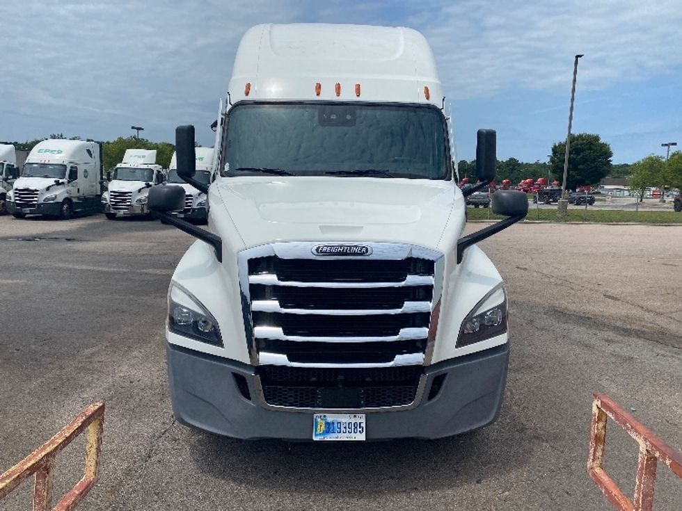 Sleeper Tractor-Heavy Duty Tractors-Freightliner-2022-T12664ST-Greensboro-NC-320,302\n\t\tmiles-$ 95,000 - Image 2
