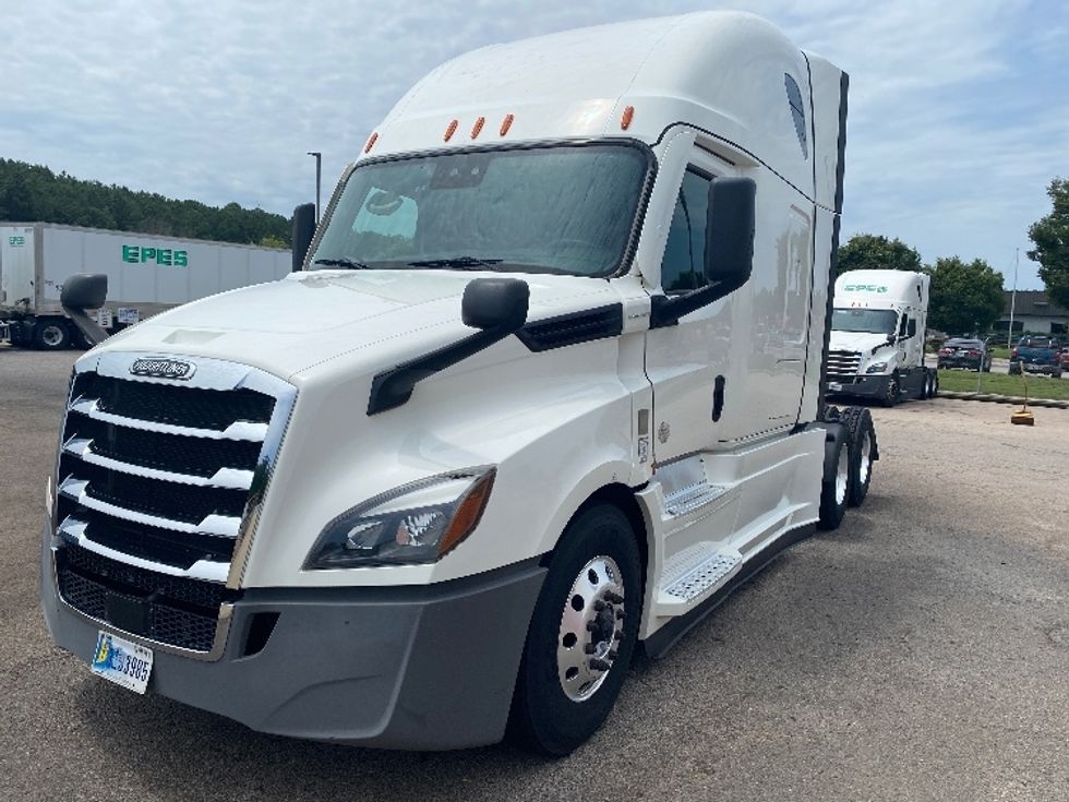 Sleeper Tractor-Heavy Duty Tractors-Freightliner-2022-T12664ST-Greensboro-NC-320,302\n\t\tmiles-$ 95,000 - Image 3