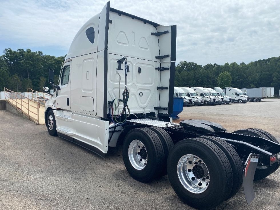 Sleeper Tractor-Heavy Duty Tractors-Freightliner-2022-T12664ST-Greensboro-NC-320,302\n\t\tmiles-$ 95,000 - Image 5