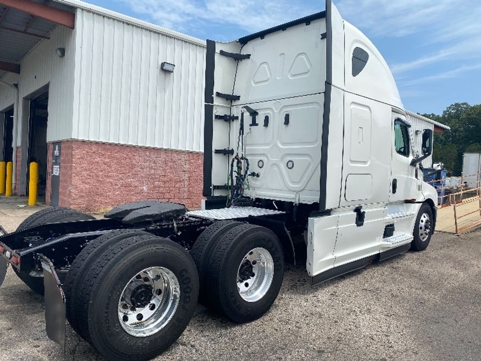 Sleeper Tractor-Heavy Duty Tractors-Freightliner-2022-T12664ST-Greensboro-NC-320,302\n\t\tmiles-$ 95,000 - Image 7