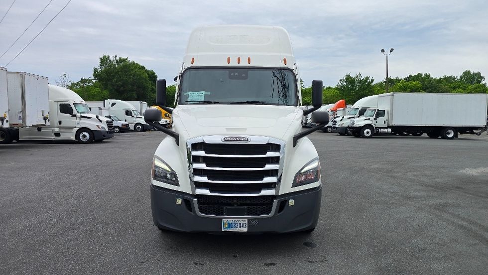 Sleeper Tractor-Heavy Duty Tractors-Freightliner-2022-T12664ST-Greensboro-NC-444,560\n\t\tmiles-$ 77,750 - Image 2