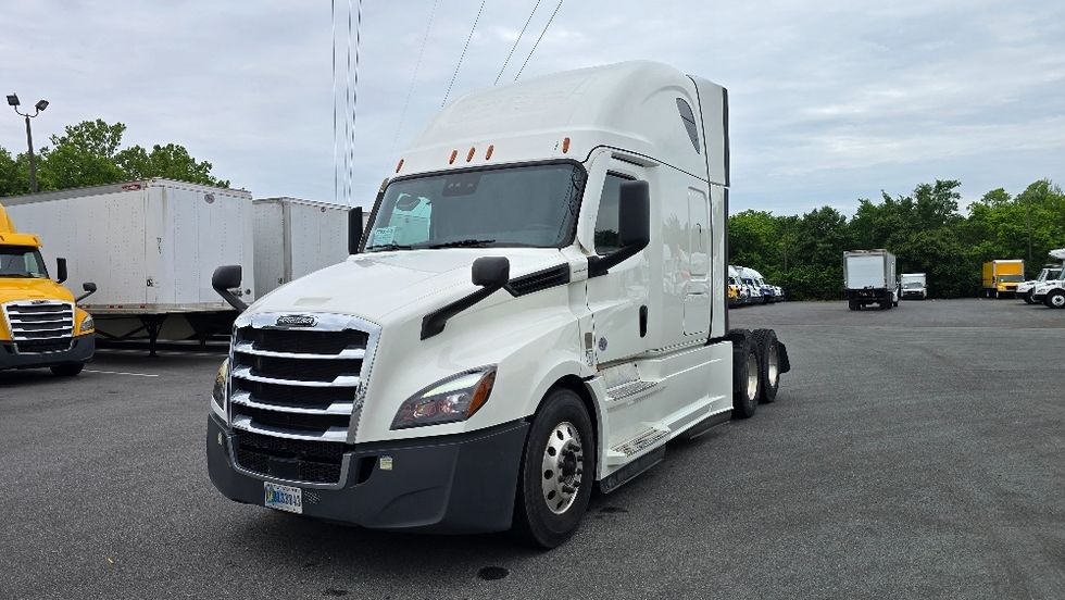 Sleeper Tractor-Heavy Duty Tractors-Freightliner-2022-T12664ST-Greensboro-NC-444,560\n\t\tmiles-$ 77,750 - Image 3
