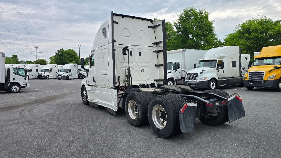 Sleeper Tractor-Heavy Duty Tractors-Freightliner-2022-T12664ST-Greensboro-NC-444,560\n\t\tmiles-$ 77,750 - Image 5