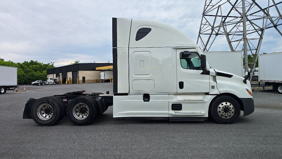 Sleeper Tractor-Heavy Duty Tractors-Freightliner-2022-T12664ST-Greensboro-NC-444,560\n\t\tmiles-$ 77,750 - Image 8