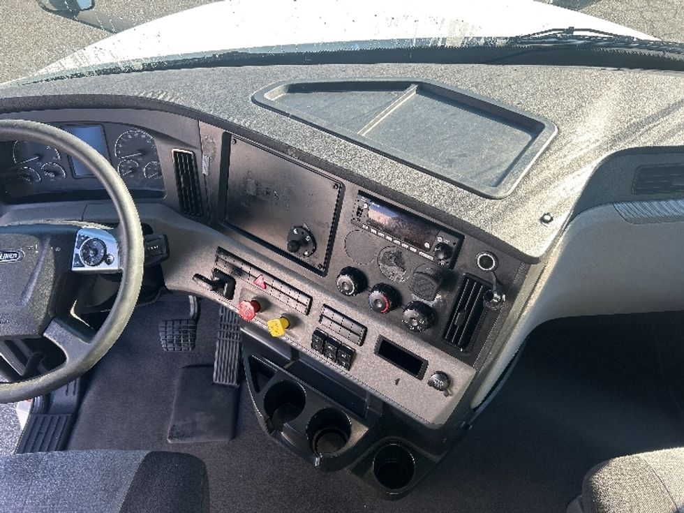 Sleeper Tractor-Heavy Duty Tractors-Freightliner-2022-T12664ST-Greensboro-NC-475,442\n\t\tmiles-$ 69,250 - Image 12