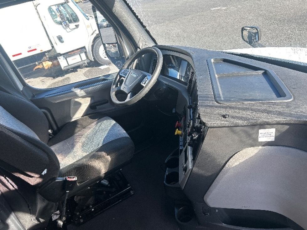 Sleeper Tractor-Heavy Duty Tractors-Freightliner-2022-T12664ST-Greensboro-NC-475,442\n\t\tmiles-$ 69,250 - Image 15