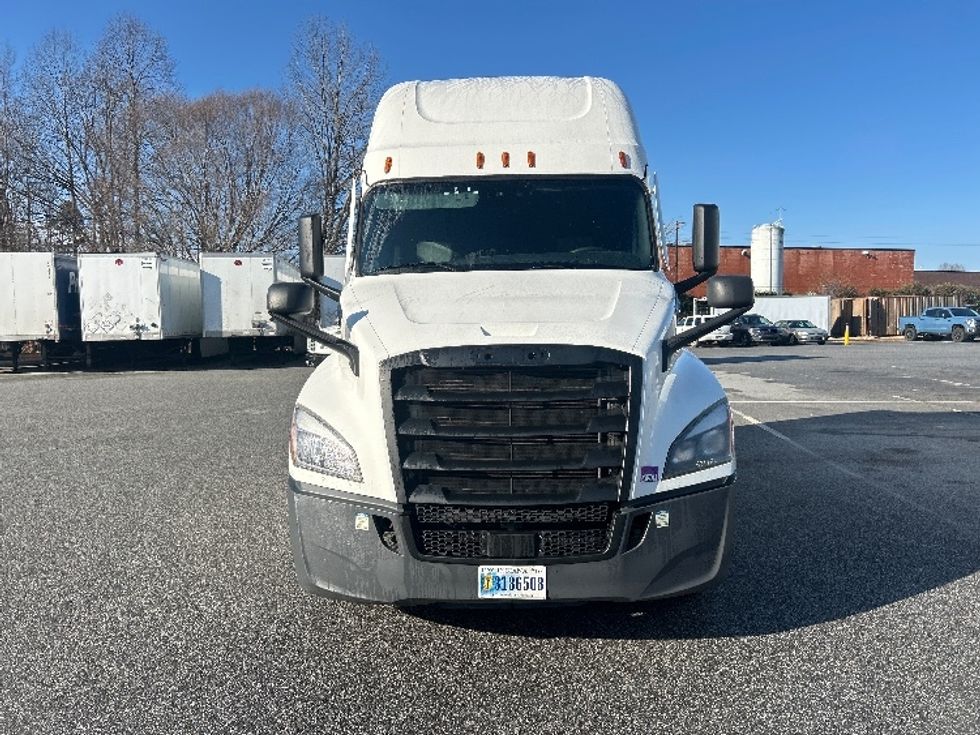 Sleeper Tractor-Heavy Duty Tractors-Freightliner-2022-T12664ST-Greensboro-NC-475,442\n\t\tmiles-$ 69,250 - Image 2