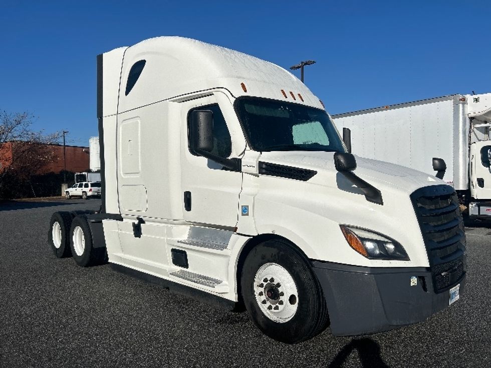 Sleeper Tractor-Heavy Duty Tractors-Freightliner-2022-T12664ST-Greensboro-NC-475,442\n\t\tmiles-$ 69,250 - Image 3