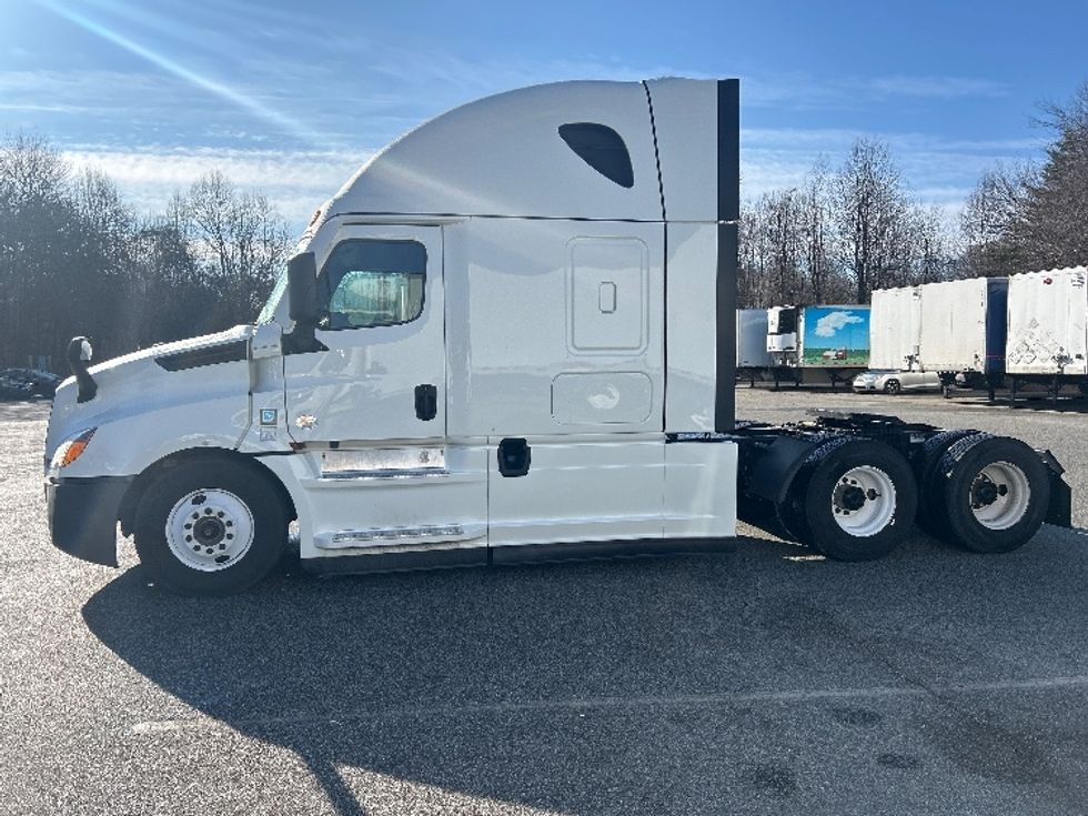 Sleeper Tractor-Heavy Duty Tractors-Freightliner-2022-T12664ST-Greensboro-NC-475,442\n\t\tmiles-$ 69,250 - Image 4