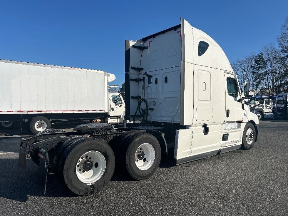 Sleeper Tractor-Heavy Duty Tractors-Freightliner-2022-T12664ST-Greensboro-NC-475,442\n\t\tmiles-$ 69,250 - Image 7