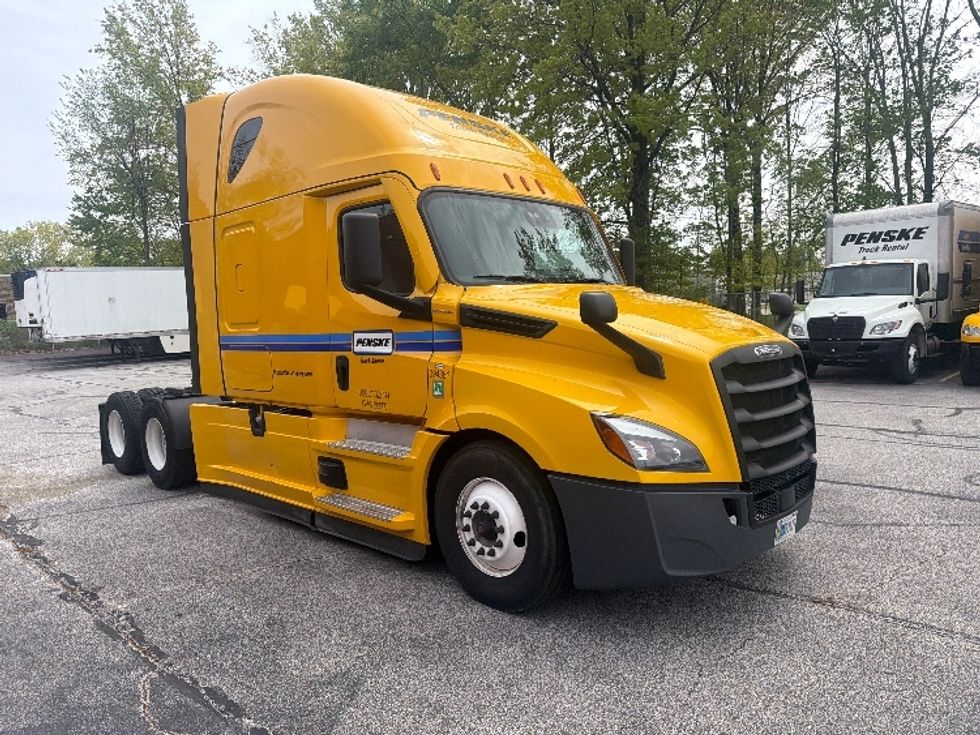 Sleeper Tractor-Heavy Duty Tractors-Freightliner-2022-T12664ST-Greensboro-NC-475,605\n\t\tmiles-$ 70,750 - Image 1