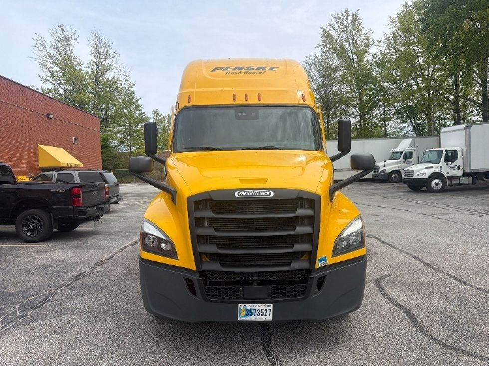 Sleeper Tractor-Heavy Duty Tractors-Freightliner-2022-T12664ST-Greensboro-NC-475,605\n\t\tmiles-$ 70,750 - Image 2