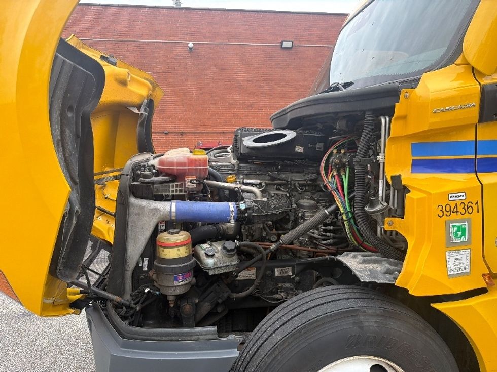 Sleeper Tractor-Heavy Duty Tractors-Freightliner-2022-T12664ST-Greensboro-NC-475,605\n\t\tmiles-$ 70,750 - Image 21