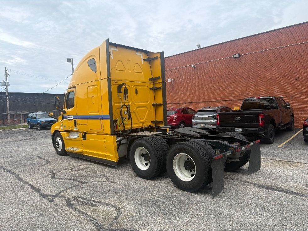 Sleeper Tractor-Heavy Duty Tractors-Freightliner-2022-T12664ST-Greensboro-NC-475,605\n\t\tmiles-$ 70,750 - Image 5