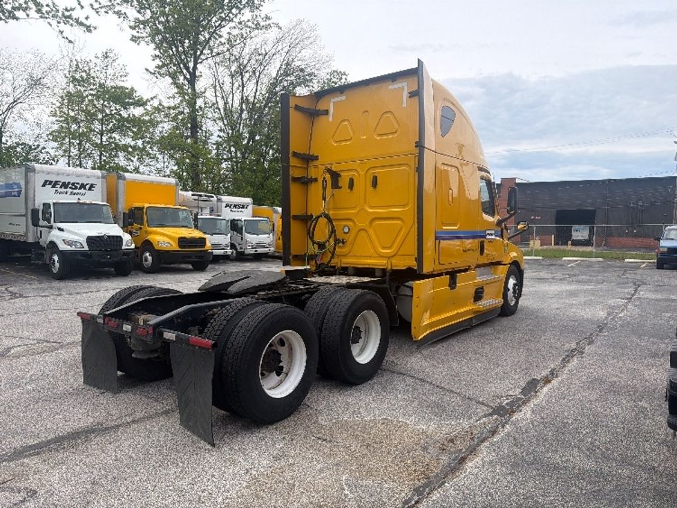 Sleeper Tractor-Heavy Duty Tractors-Freightliner-2022-T12664ST-Greensboro-NC-475,605\n\t\tmiles-$ 70,750 - Image 7