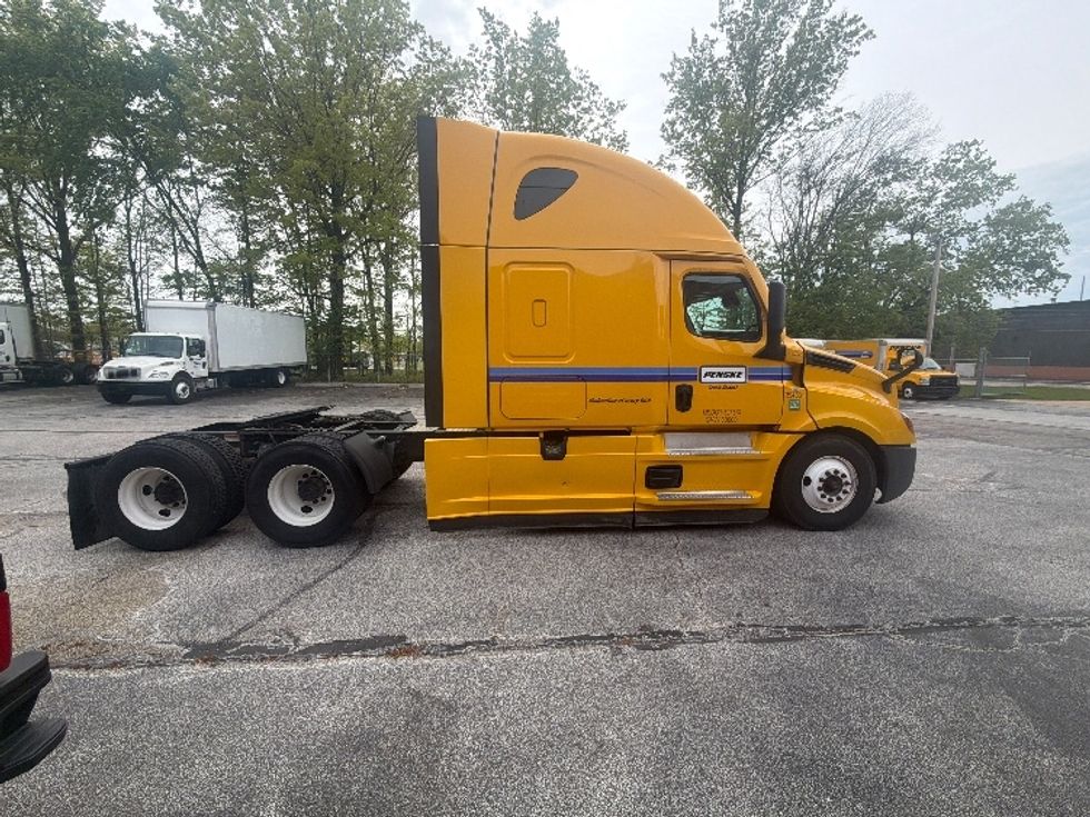 Sleeper Tractor-Heavy Duty Tractors-Freightliner-2022-T12664ST-Greensboro-NC-475,605\n\t\tmiles-$ 70,750 - Image 8
