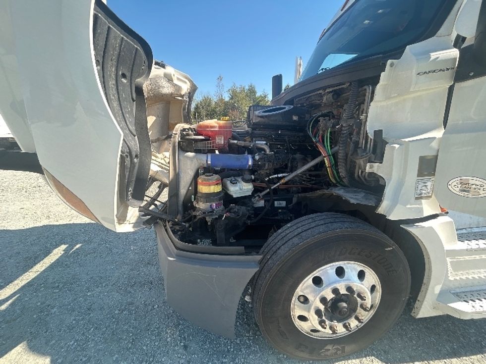 Sleeper Tractor-Heavy Duty Tractors-Freightliner-2022-T12664ST-Greensboro-NC-480,237\n\t\tmiles-$ 81,500 - Image 21