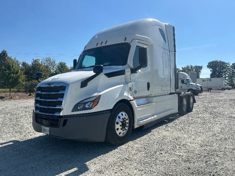 Sleeper Tractor-Heavy Duty Tractors-Freightliner-2022-T12664ST-Greensboro-NC-480,237\n\t\tmiles-$ 81,500 - Image 3