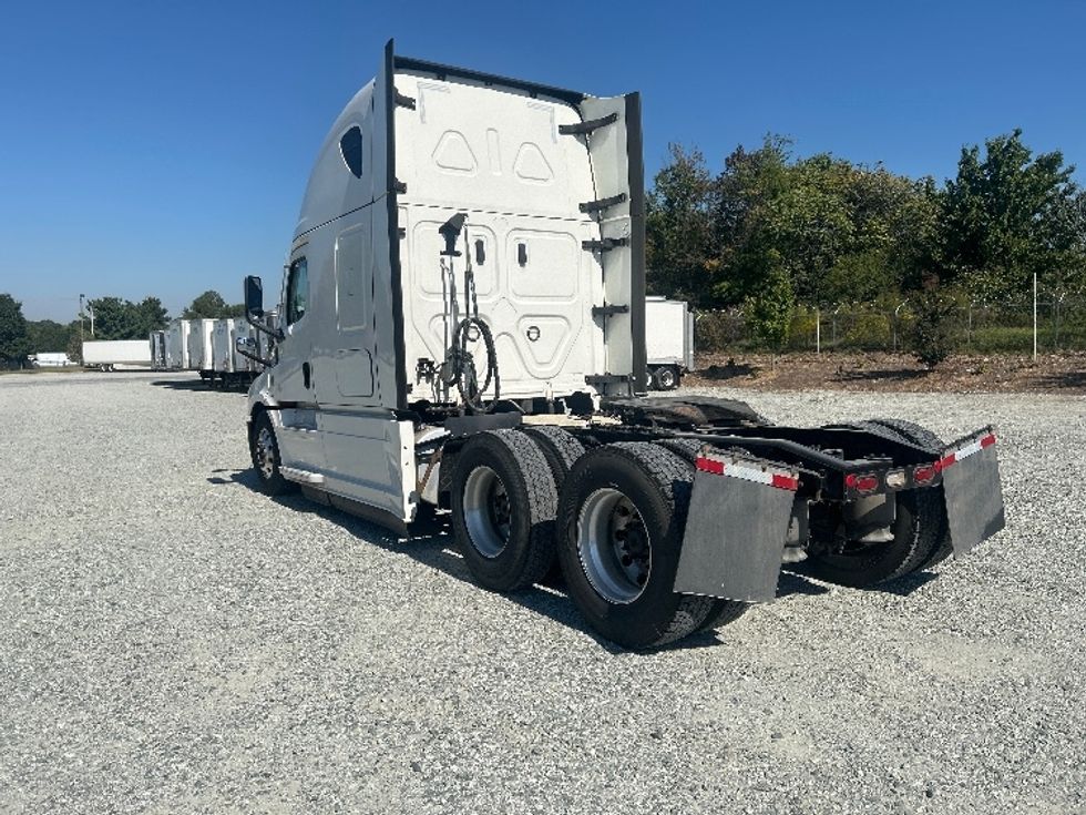 Sleeper Tractor-Heavy Duty Tractors-Freightliner-2022-T12664ST-Greensboro-NC-480,237\n\t\tmiles-$ 81,500 - Image 5