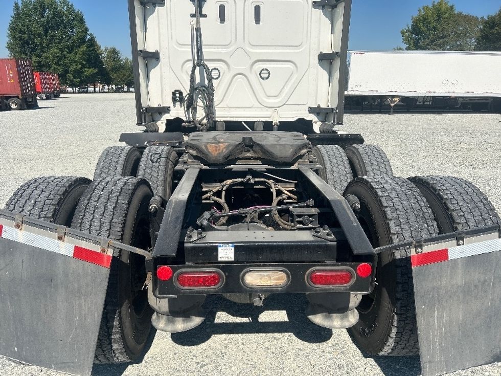 Sleeper Tractor-Heavy Duty Tractors-Freightliner-2022-T12664ST-Greensboro-NC-480,237\n\t\tmiles-$ 81,500 - Image 6