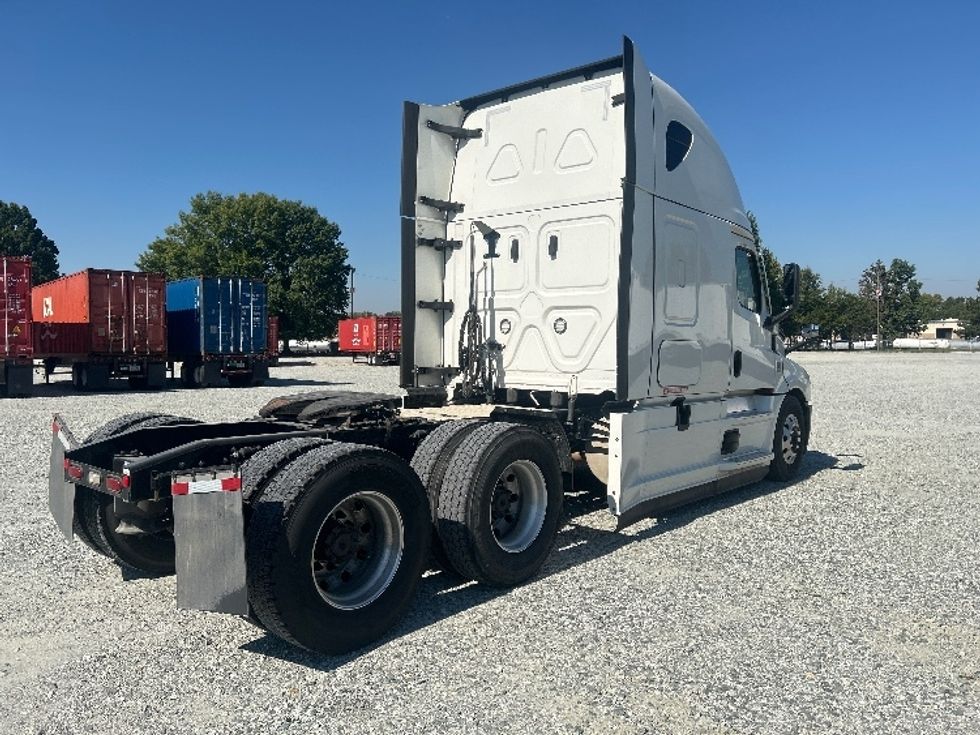 Sleeper Tractor-Heavy Duty Tractors-Freightliner-2022-T12664ST-Greensboro-NC-480,237\n\t\tmiles-$ 81,500 - Image 7