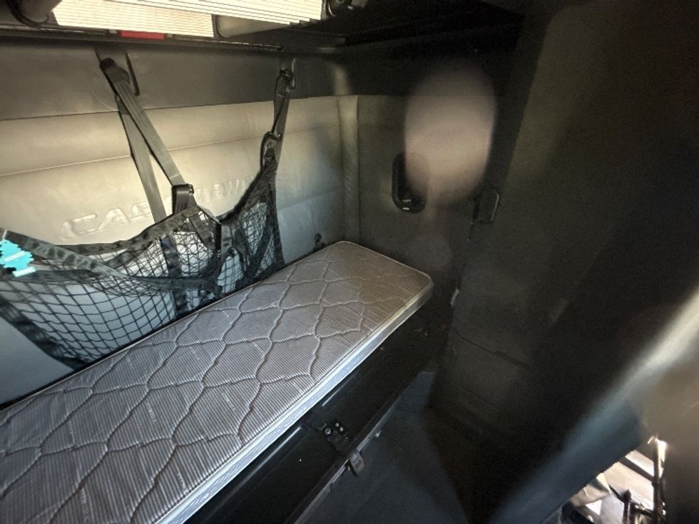 Sleeper Tractor-Heavy Duty Tractors-Freightliner-2022-T12664ST-Greensboro-NC-556,356\n\t\tmiles-$ 67,250 - Image 17