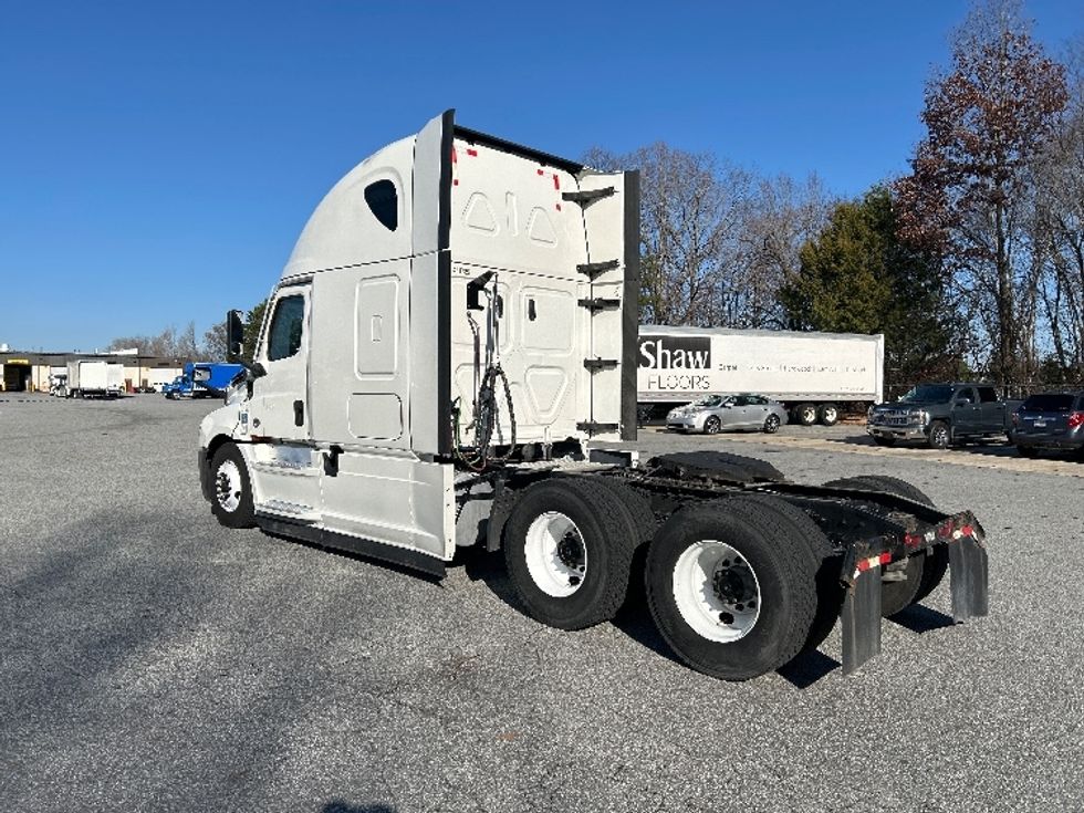 Sleeper Tractor-Heavy Duty Tractors-Freightliner-2022-T12664ST-Greensboro-NC-556,356\n\t\tmiles-$ 67,250 - Image 5
