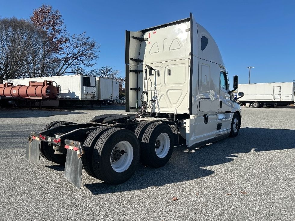 Sleeper Tractor-Heavy Duty Tractors-Freightliner-2022-T12664ST-Greensboro-NC-556,356\n\t\tmiles-$ 67,250 - Image 7