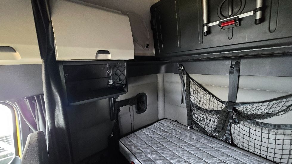 Sleeper Tractor-Heavy Duty Tractors-Freightliner-2022-T12664ST-Greensboro-NC-558,391\n\t\tmiles-$ 57,000 - Image 19