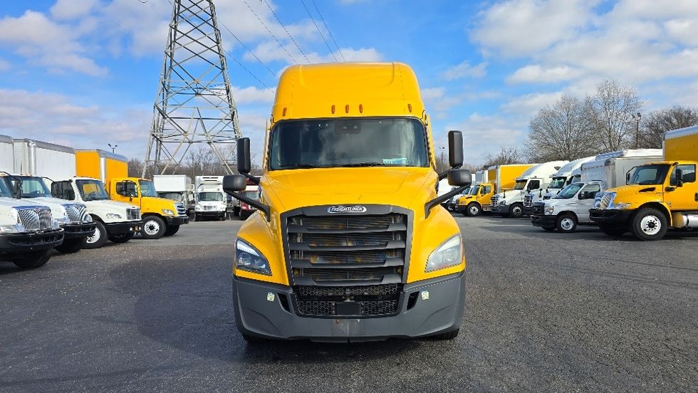 Sleeper Tractor-Heavy Duty Tractors-Freightliner-2022-T12664ST-Greensboro-NC-558,391\n\t\tmiles-$ 57,000 - Image 2