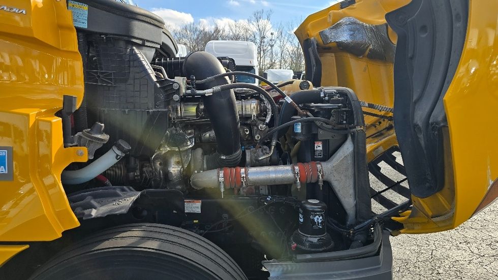 Sleeper Tractor-Heavy Duty Tractors-Freightliner-2022-T12664ST-Greensboro-NC-558,391\n\t\tmiles-$ 57,000 - Image 20