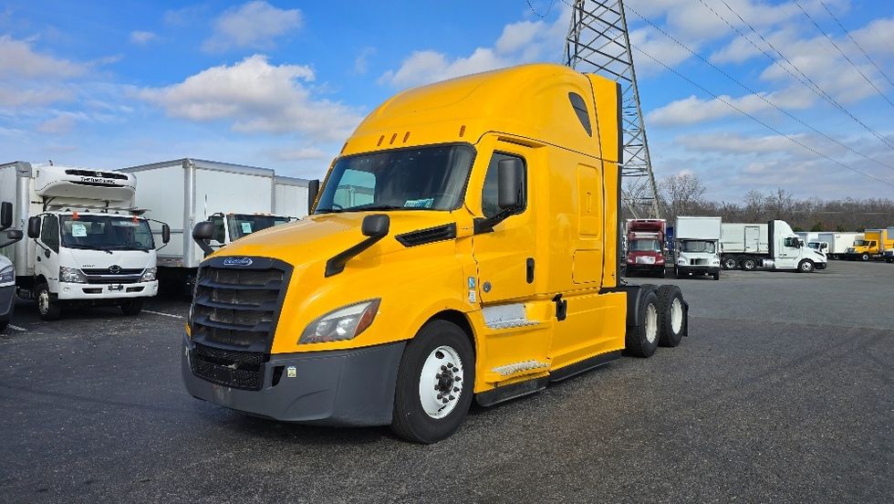 Sleeper Tractor-Heavy Duty Tractors-Freightliner-2022-T12664ST-Greensboro-NC-558,391\n\t\tmiles-$ 57,000 - Image 3