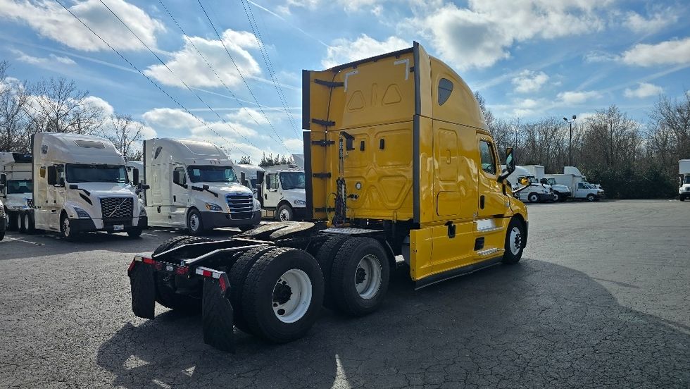Sleeper Tractor-Heavy Duty Tractors-Freightliner-2022-T12664ST-Greensboro-NC-558,391\n\t\tmiles-$ 57,000 - Image 7