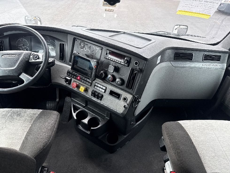 Sleeper Tractor-Heavy Duty Tractors-Freightliner-2022-T12664ST-Greensboro-NC-578,605\n\t\tmiles-$ 63,250 - Image 12