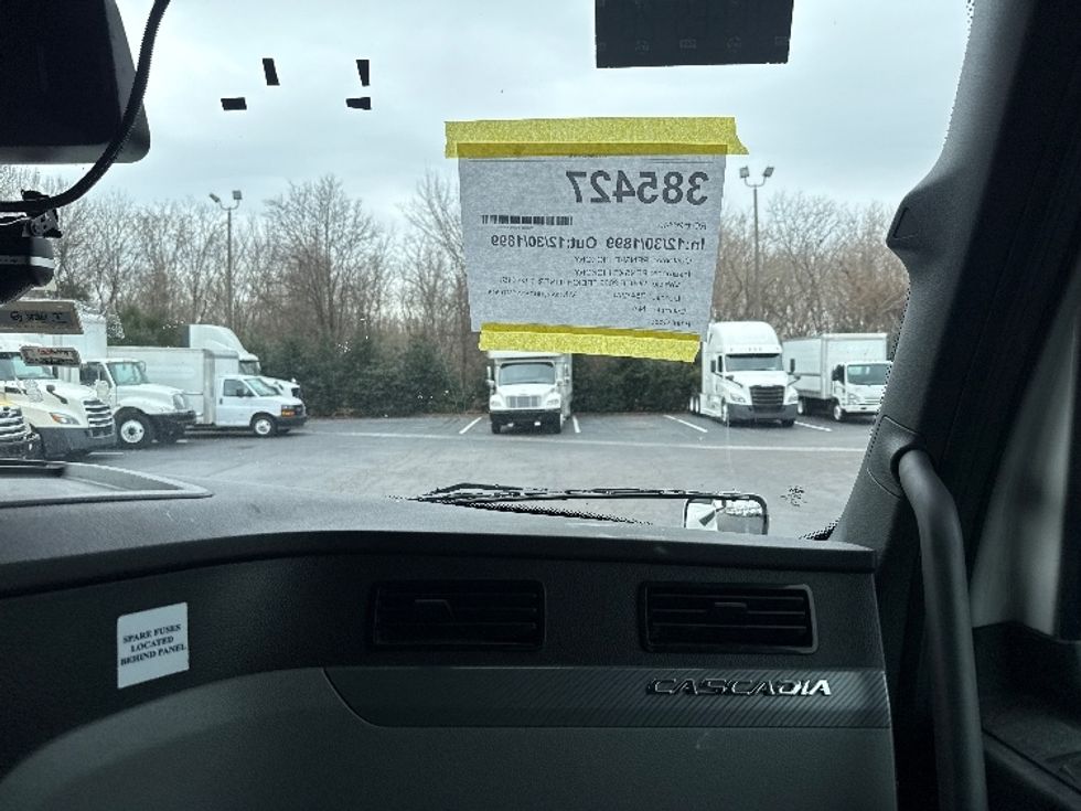 Sleeper Tractor-Heavy Duty Tractors-Freightliner-2022-T12664ST-Greensboro-NC-578,605\n\t\tmiles-$ 63,250 - Image 14