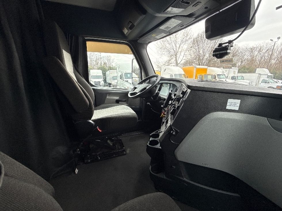 Sleeper Tractor-Heavy Duty Tractors-Freightliner-2022-T12664ST-Greensboro-NC-578,605\n\t\tmiles-$ 63,250 - Image 15