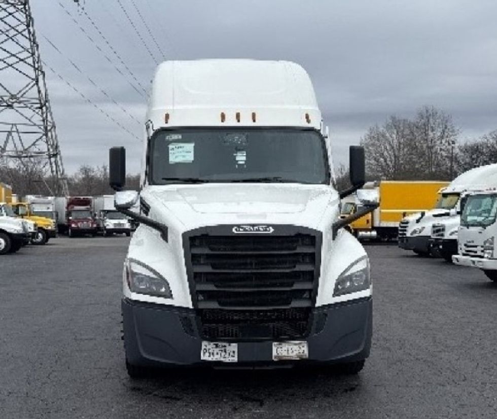Sleeper Tractor-Heavy Duty Tractors-Freightliner-2022-T12664ST-Greensboro-NC-578,605\n\t\tmiles-$ 63,250 - Image 2