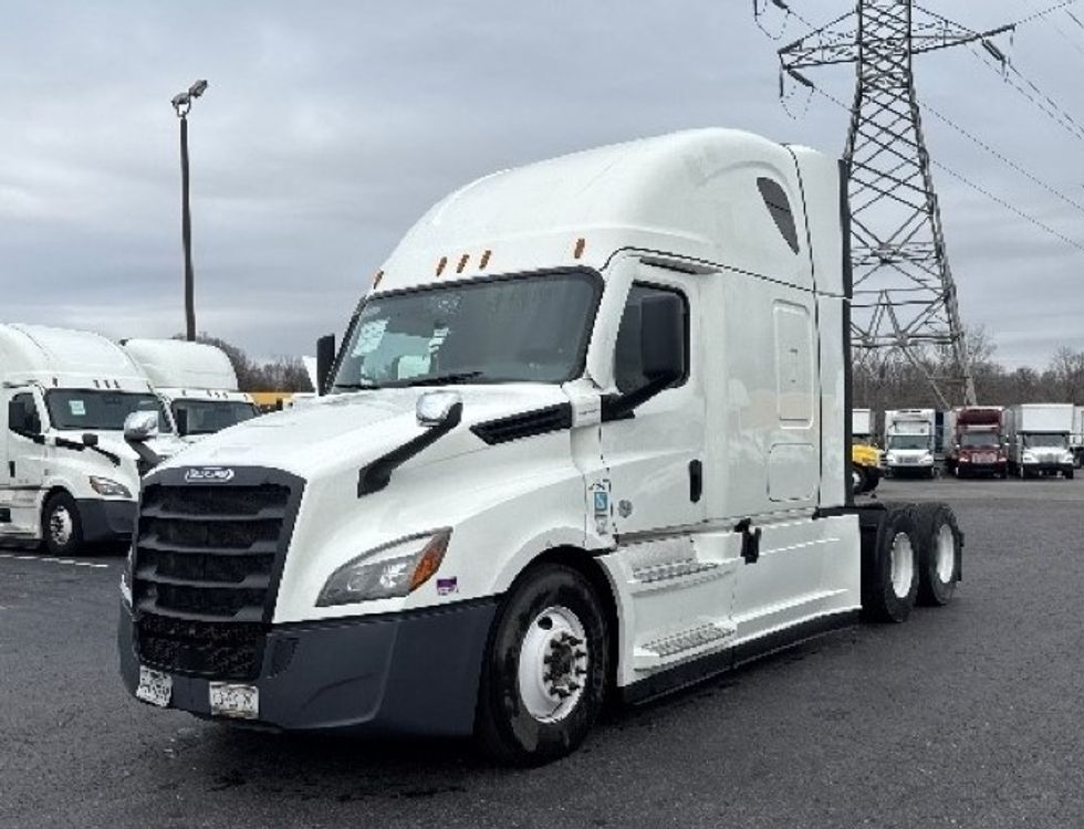 Sleeper Tractor-Heavy Duty Tractors-Freightliner-2022-T12664ST-Greensboro-NC-578,605\n\t\tmiles-$ 63,250 - Image 3
