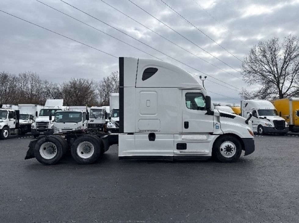 Sleeper Tractor-Heavy Duty Tractors-Freightliner-2022-T12664ST-Greensboro-NC-578,605\n\t\tmiles-$ 63,250 - Image 8