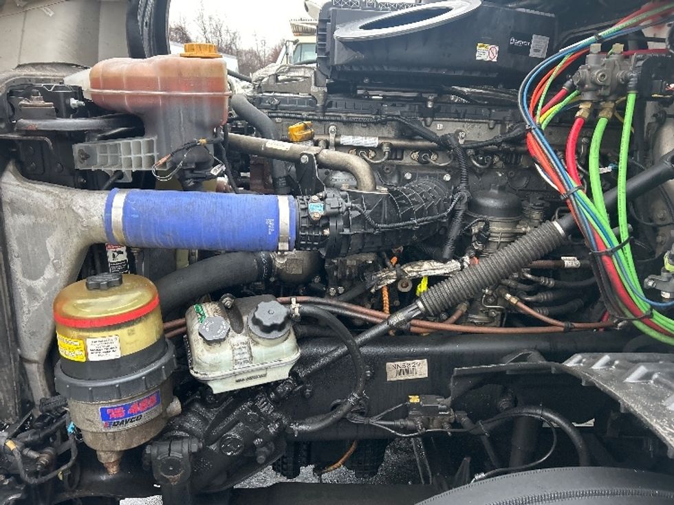 Sleeper Tractor-Heavy Duty Tractors-Freightliner-2022-T12664ST-Greensboro-NC-595,150\n\t\tmiles-$ 58,750 - Image 21