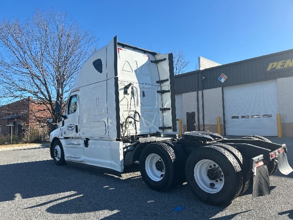 Sleeper Tractor-Heavy Duty Tractors-Freightliner-2022-T12664ST-Greensboro-NC-595,150\n\t\tmiles-$ 58,750 - Image 5