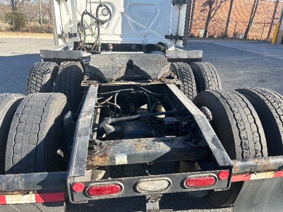 Sleeper Tractor-Heavy Duty Tractors-Freightliner-2022-T12664ST-Greensboro-NC-595,150\n\t\tmiles-$ 58,750 - Image 6