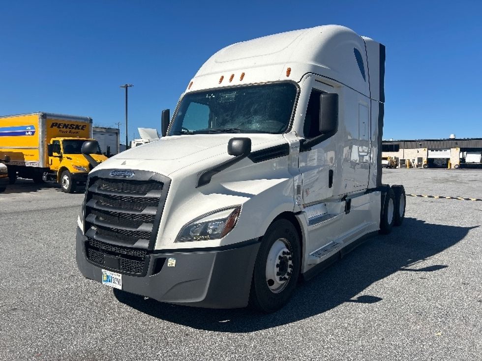 Sleeper Tractor-Heavy Duty Tractors-Freightliner-2022-T12664ST-Greensboro-NC-598,590\n\t\tmiles-$ 64,250 - Image 1