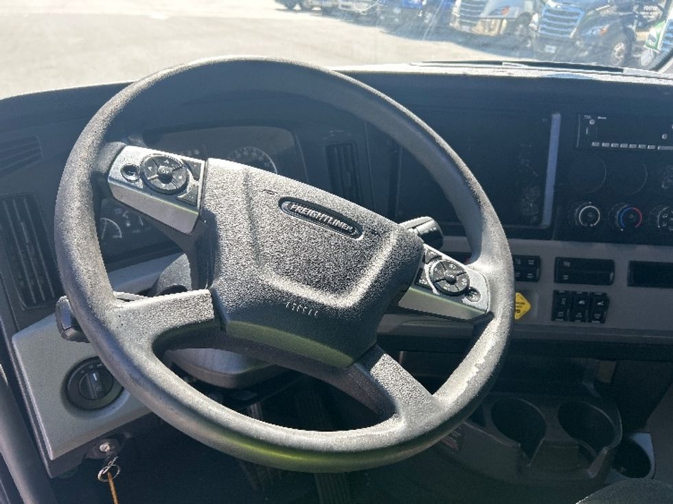 Sleeper Tractor-Heavy Duty Tractors-Freightliner-2022-T12664ST-Greensboro-NC-598,590\n\t\tmiles-$ 64,250 - Image 10