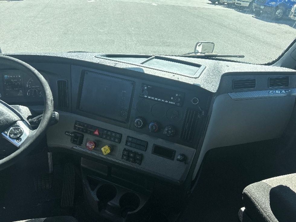 Sleeper Tractor-Heavy Duty Tractors-Freightliner-2022-T12664ST-Greensboro-NC-598,590\n\t\tmiles-$ 64,250 - Image 11