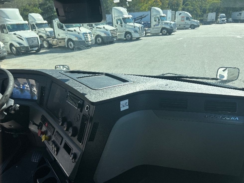 Sleeper Tractor-Heavy Duty Tractors-Freightliner-2022-T12664ST-Greensboro-NC-598,590\n\t\tmiles-$ 64,250 - Image 15