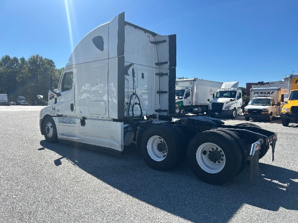 Sleeper Tractor-Heavy Duty Tractors-Freightliner-2022-T12664ST-Greensboro-NC-598,590\n\t\tmiles-$ 64,250 - Image 5
