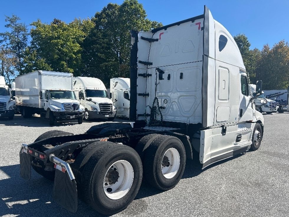 Sleeper Tractor-Heavy Duty Tractors-Freightliner-2022-T12664ST-Greensboro-NC-598,590\n\t\tmiles-$ 64,250 - Image 7